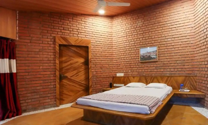 Navi Mumbai House | White Triangle by Joy Suitesnn