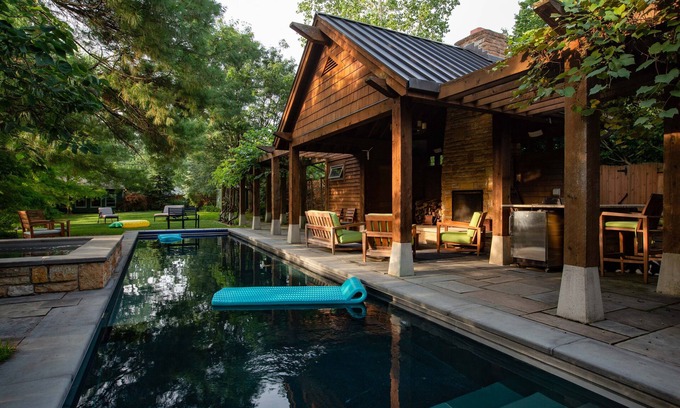 Clintonville House | Whole house-Backyard oasis-sleeps13