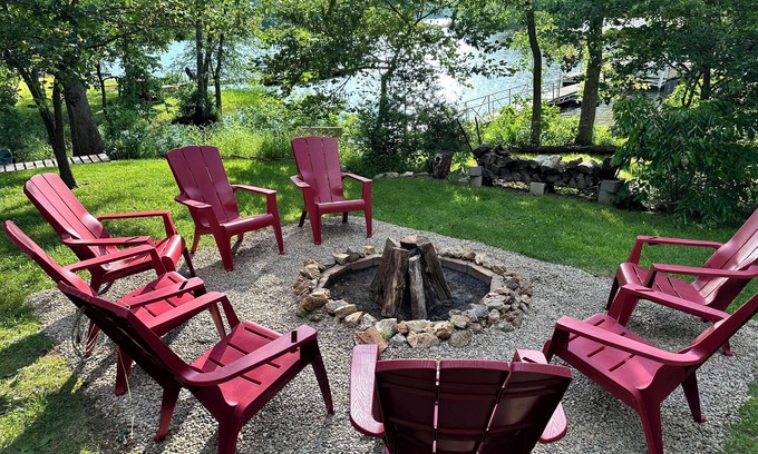 Warsaw House | Whole house on a quiet cove, Lake of the Ozarks, Family owned and operated.