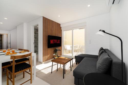 Alges Apartment | WHome Peaceful Algés Family Home away from City Noise