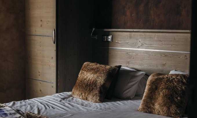 Val-Thorens Apartment | Wifi, 100m from ski slopes, fitness, swimming pool, sauna, hammam, balcony, fireplace or stove, tv