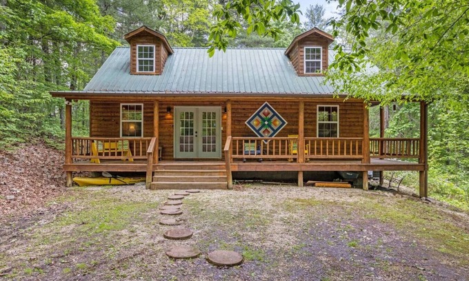 Rogers Apartment | WiFi & Pet Friendly - The Road`s End