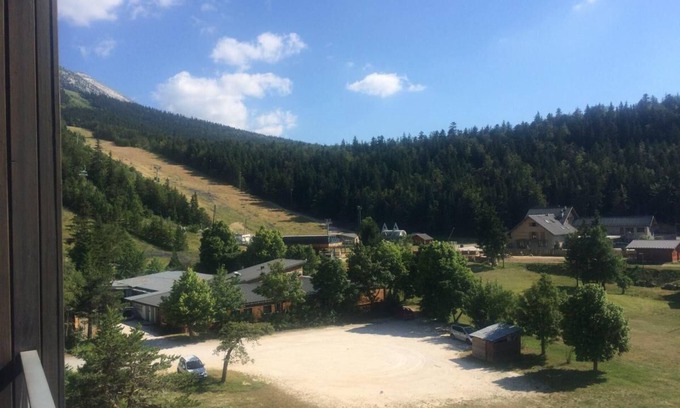 Correncon-en-Vercors Apartment | Wifi, ski-in/ski-out & foot of the slopes, 3rd floor, balcony, 41m², Villard de Lans