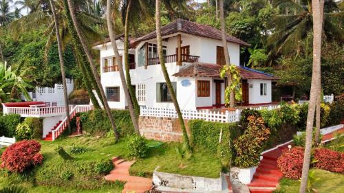 Kannur House | Willo Stays On the beach Sea view Ocean Hues holiday home