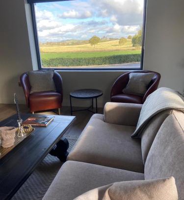 Cashel House | Willow Lodge Cashel- Rock View-Sleeps 8 guests-Spacious- Cosy