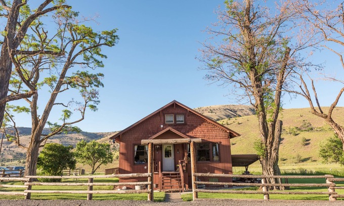 Fossil Bed & Breakfast | Wilson Ranches Retreat