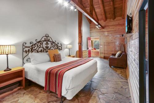 Wimberley House | Wimberley Log Cabins Resort and Suites- Unit 3