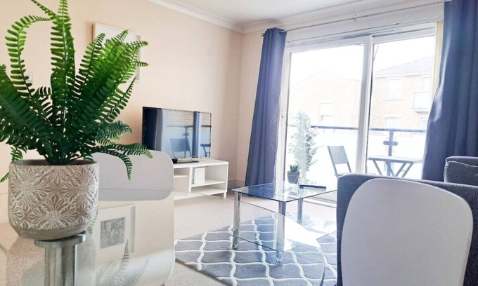 Wimbledon Apartment | Wimbledon Apartment Is a Fantastic 1 Bedroom Apartment in the centre of Wimbledon with free parking!