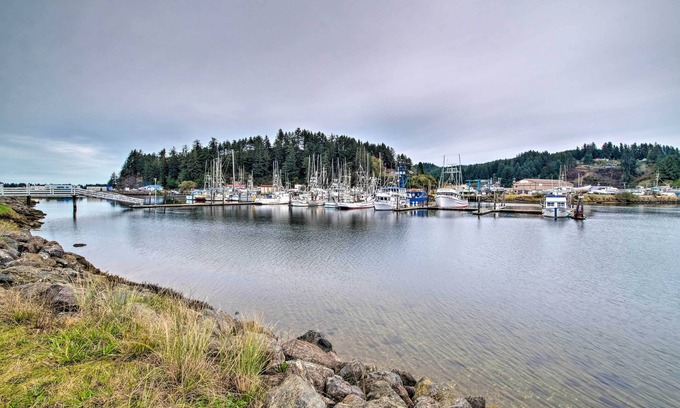 Winchester Bay Apartment | Winchester Bay Apt Near Dunes & State Parks!