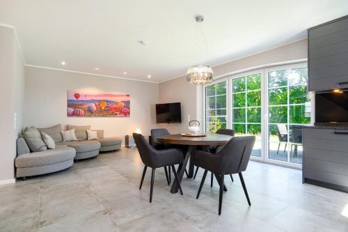 Eilsum House | Wind in den Bäumen