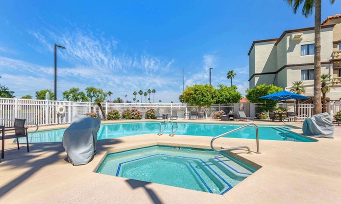 Surprise Original Townsite Hotel | Windmill Suites Surprise - Phoenix, an Ascend Collection Hotel