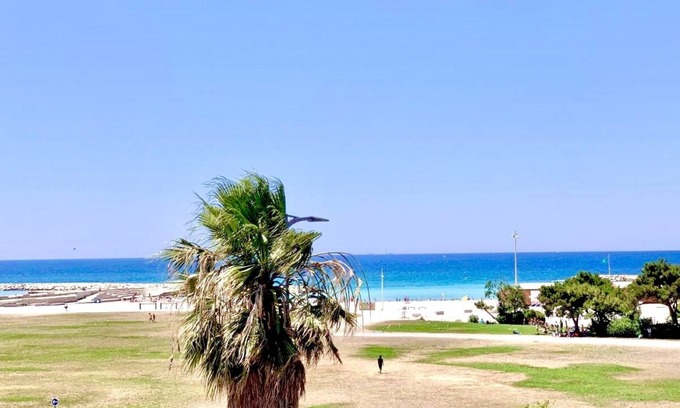 La Plage Apartment | Window on the sea