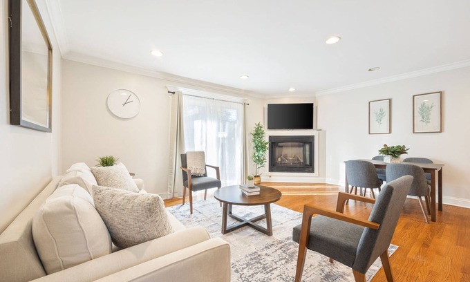 Arlington Heights House | Windy City Welcome