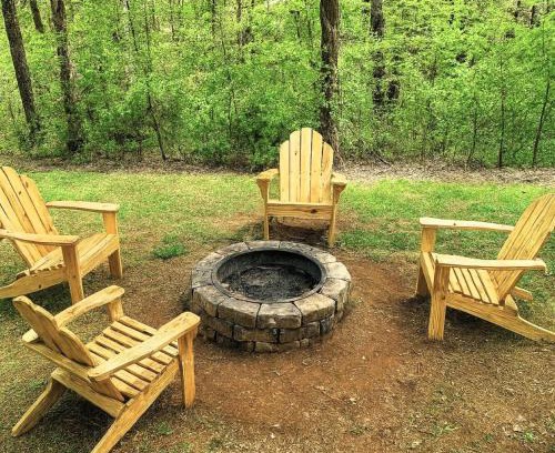 Wears Valley House | Windy Ridge-Pet-Friendly Smoky Mountain Cabin with Fishing Access, Fenced Yard & Free Tickets