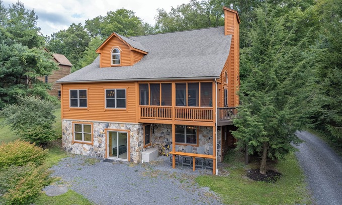 McHenry Cabin | Windysun West: Lake Area, Hot Tub, Pool Table, Fire Pit, Fireplaces!