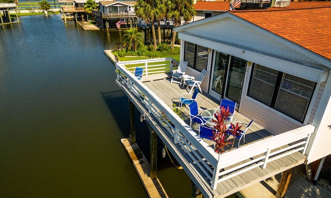 Jamaica Beach House | WINE DOWN Large Corner Canal Lot - Sleeps 8
