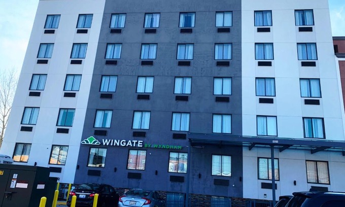 Queens Hotel | Wingate by Wyndham JFK Airport, Far Rockaway NY