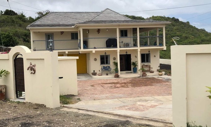 Piccadilly Villa | Wit's End, Very High-End Finish, 4 Beds and 3 Baths, With Private Pool