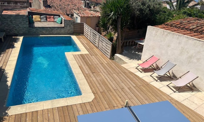 7th Arrondissement Apartment | With or without a car: shops, beaches, town centre, transport etc.
