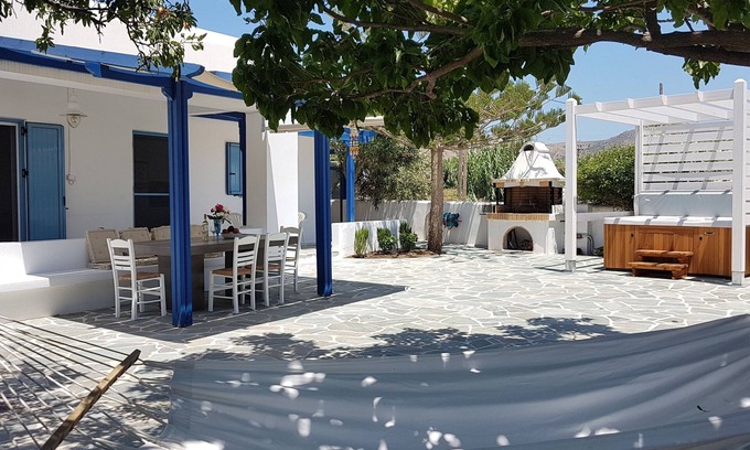 Naxos Town House | WONDERFUL 3 BED 2 BATH BUNGALOW WITH HOT TUB, CLOSE TO THE CITY AND THE BEACH