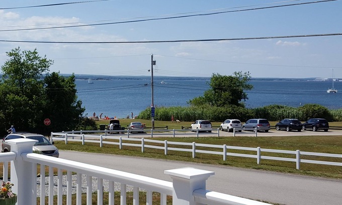 Jamestown Shores House | Wonderful Beach House w/AC - Across From Head's Beach