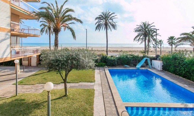 Torre Baro Apartment | Wonderful beachfront apartment/beach view balcony