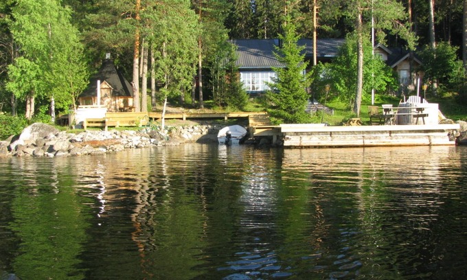 Gallo House | Wonderful comfort log home right on the lake