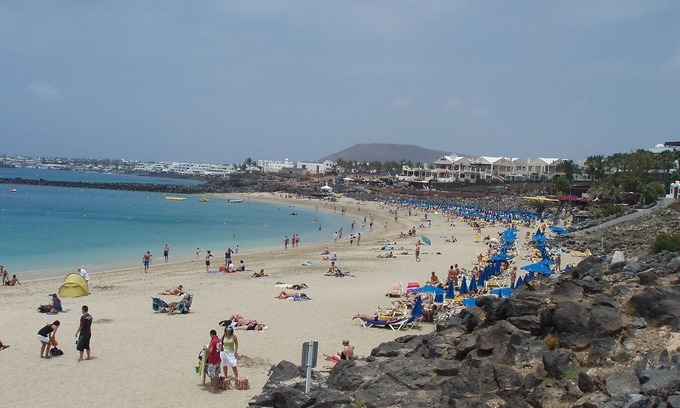 Costa Teguise Villa | Wonderful Costa Teguise Villa | 5 Bedrooms | Villa Caletas Teguise | Perfect For A Large Group | Private Pool