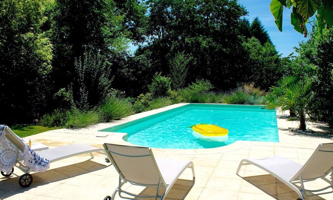 Saint-Sulpice-les-Feuilles House | Wonderful private villa for 9 people with private pool, WIFI, hot tub, TV, patio and pets allowed