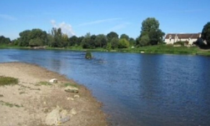 Cravant-les-Coteaux Cottage | Wonderful Old House By The River Vienne