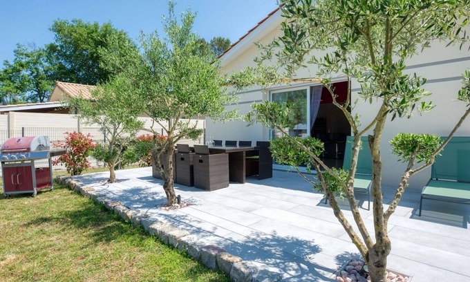 Lesparre-Medoc House | Wonderful private villa for 4 people with A/C, TV and terrace