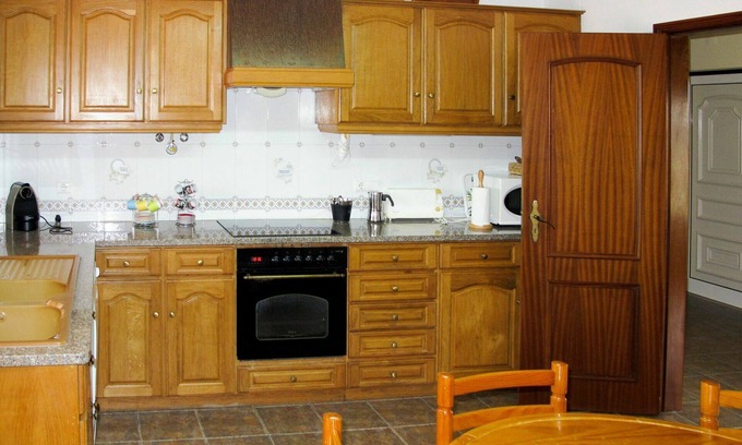 Torres Vedras House | Wonderful private villa for 8 guests with WIFI, private pool, TV, terrace, pets allowed and park.
