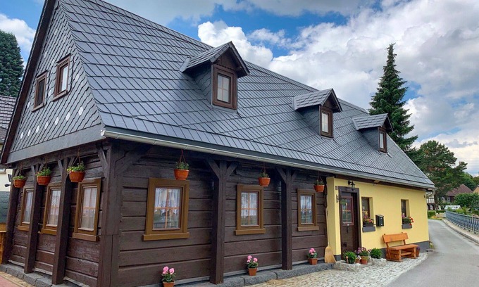 Grossschoenau House | Wonderful private villa for 5 guests with hot tub, WIFI, TV, terrace and pets allowed