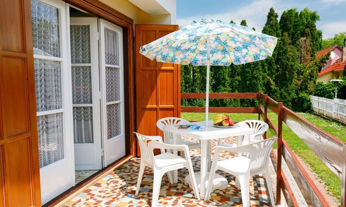 Balatonszarszo House | Wonderful private villa for 5 guests with A/C, TV, terrace and pets allowed
