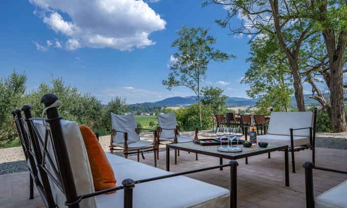 Buonconvento Villa | Wonderful private villa with WIFI, A/C, private pool, TV, patio, panoramic view, close to Montalcino
