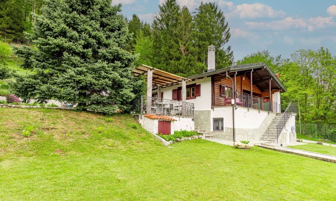 Carlazzo House | Wonderful private villa for 4 guests with WIFI, TV, patio and parking