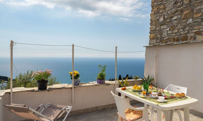Cipressa House | Wonderful private villa for 4 people with A/C, WIFI, TV and terrace