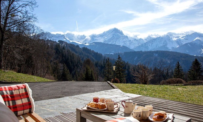 Chesieres House | Wonderful private villa for 8 guests with hot tub, WIFI, TV and balcony