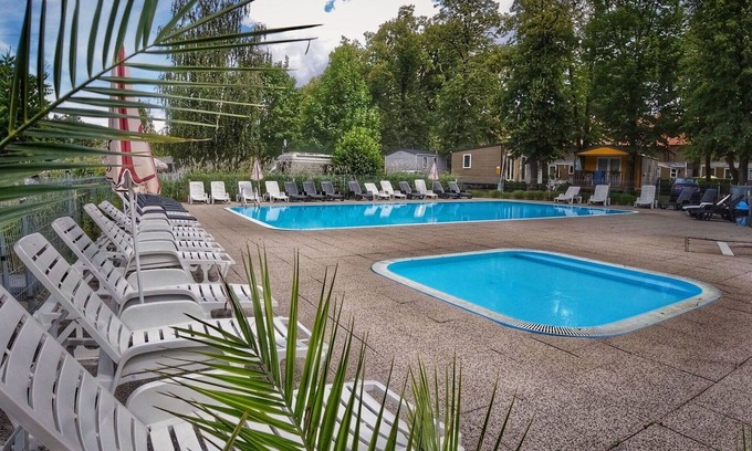 Dolni Pocernice House | Wonderful private villa for 4 guests with WIFI, pool, terrace and pets allowed