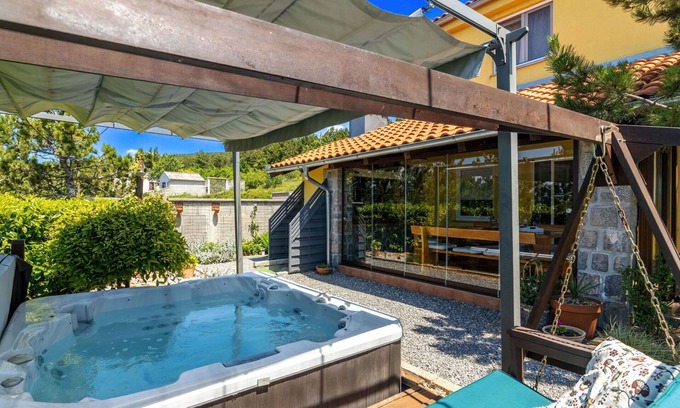 Vratarusa House | Wonderful private villa with private pool, hot tub, A/C, WIFI, TV, terrace and panoramic view