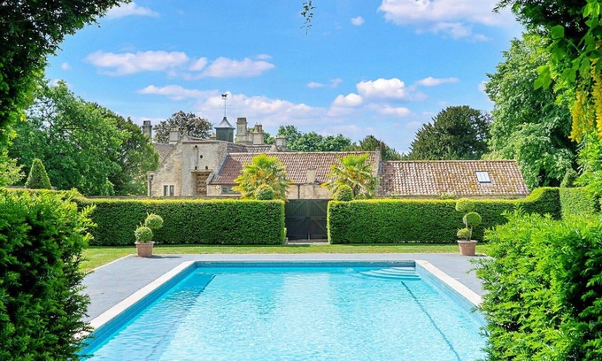 Tormarton House | Wonderful villa for 16 people with WIFI, pool