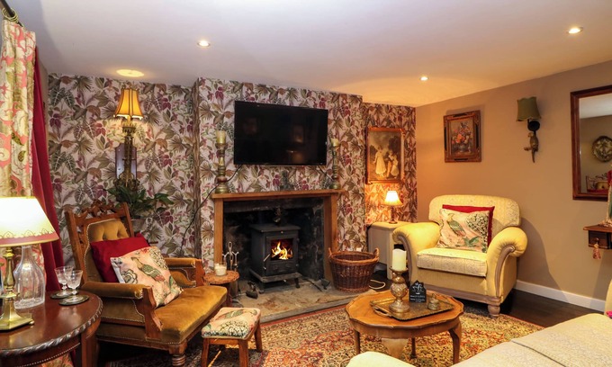 Newburgh Cottage | WONDERLAND COTTAGE, pet friendly, with open fire in Newburgh, Fife