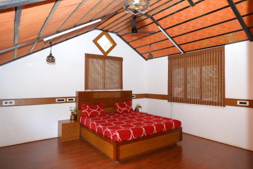 Coimbatore Villa | Wood House Near Isha And Karunya University by Shivalaya