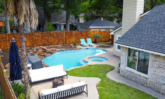 Kingwood Villa | Woodbridge Bungalow - Near IAH 4BD 2BTH Spa