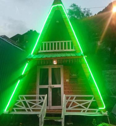 New Manali Ski Chalet | Wooden huts nr mall road for 4 person
