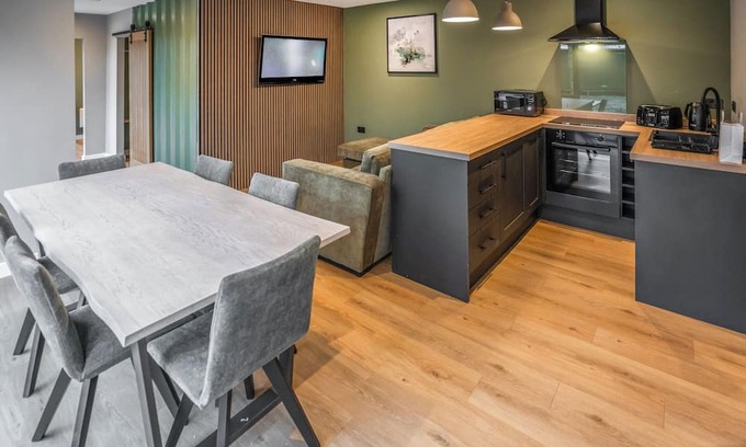 Dilton Marsh Ski Chalet | Woodland Container Lodges Slp 2