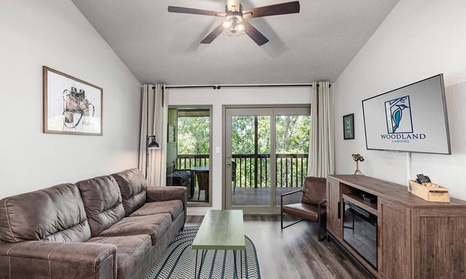 Branson West Condo | Woodland Landing🌲 Pool 💦 Silver Dollar City🎢