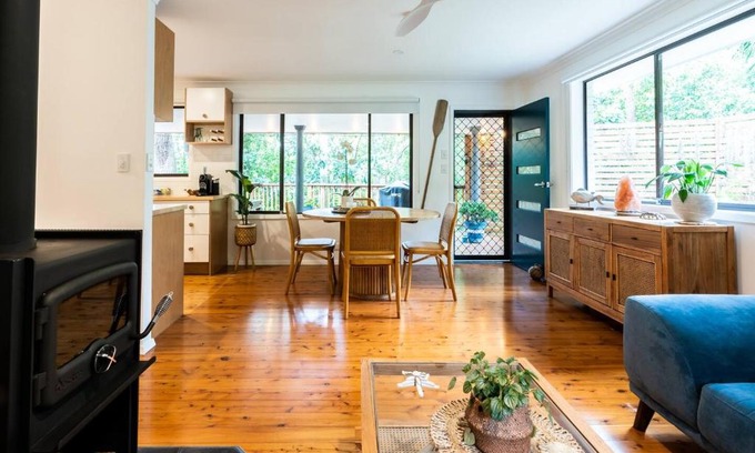 Avoca Beach House | Woodlands Seaside - An Avoca Beach Retreat with Separate Studio