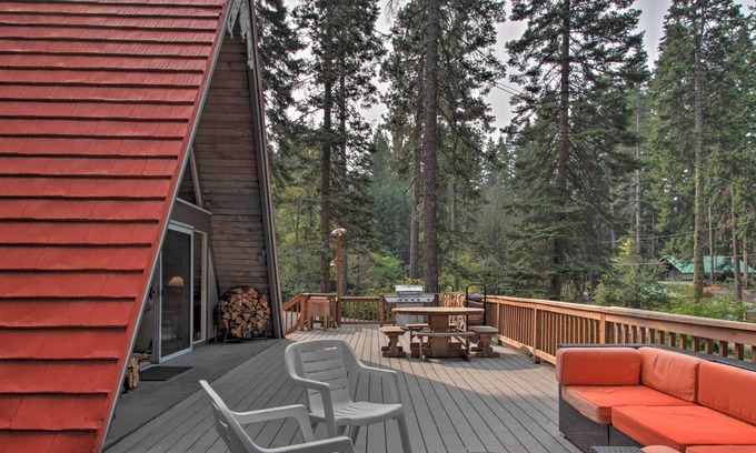 Roslyn Ridge Cabin | Woodsy A-Frame Chalet Half Mile to Cle Elum Lake!