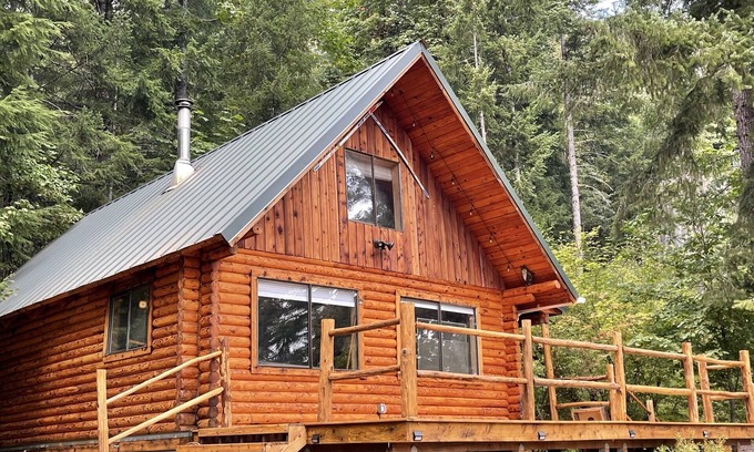 Packwood Cabin | Woolly Bear Log Cabin Mountain Get-Away